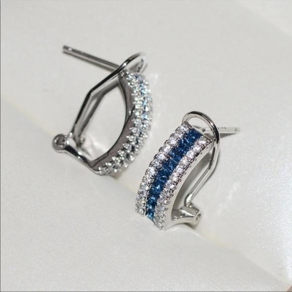 WHITE GOLD BLUE WHITE DIAMOND OMEGA STUD EARRINGS, NICE EARRINGS, CUTE EARRINGS. - Picture 3 of 3